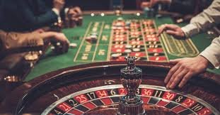 Dealer's hand and player cards displayed clearly in Free Bet Blackjack layout